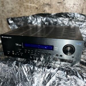Cambridge AV receiver audio azur 651R audio AV receiver